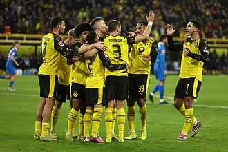 Борусия Дортмунд трепери до края, но обърна последния и продължава да настига Байерн