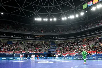 Футзал и бой: хърватските фенове сътвориха голям въргал със стюарди 