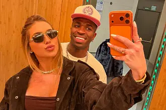 Винисиус дави мъката си с приятелката си Виржиния Фонсека