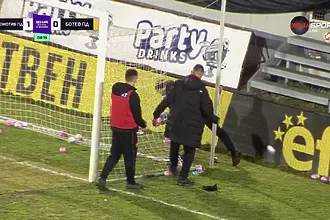 Дамски превръзки полетяха от „Бесика“ към Наумов