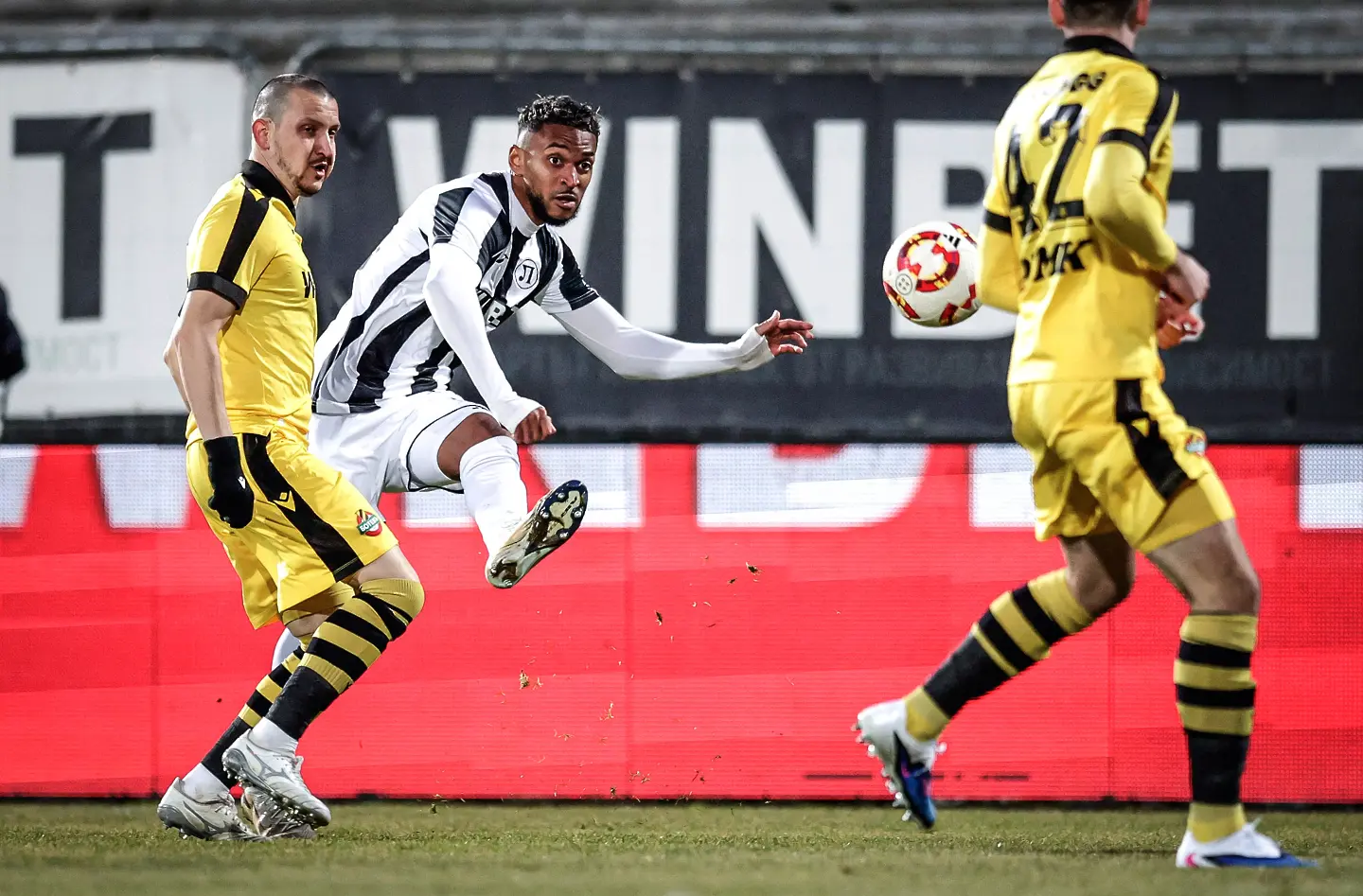 На живо: Локомотив Пловдив - Ботев Пловдив (Състави)