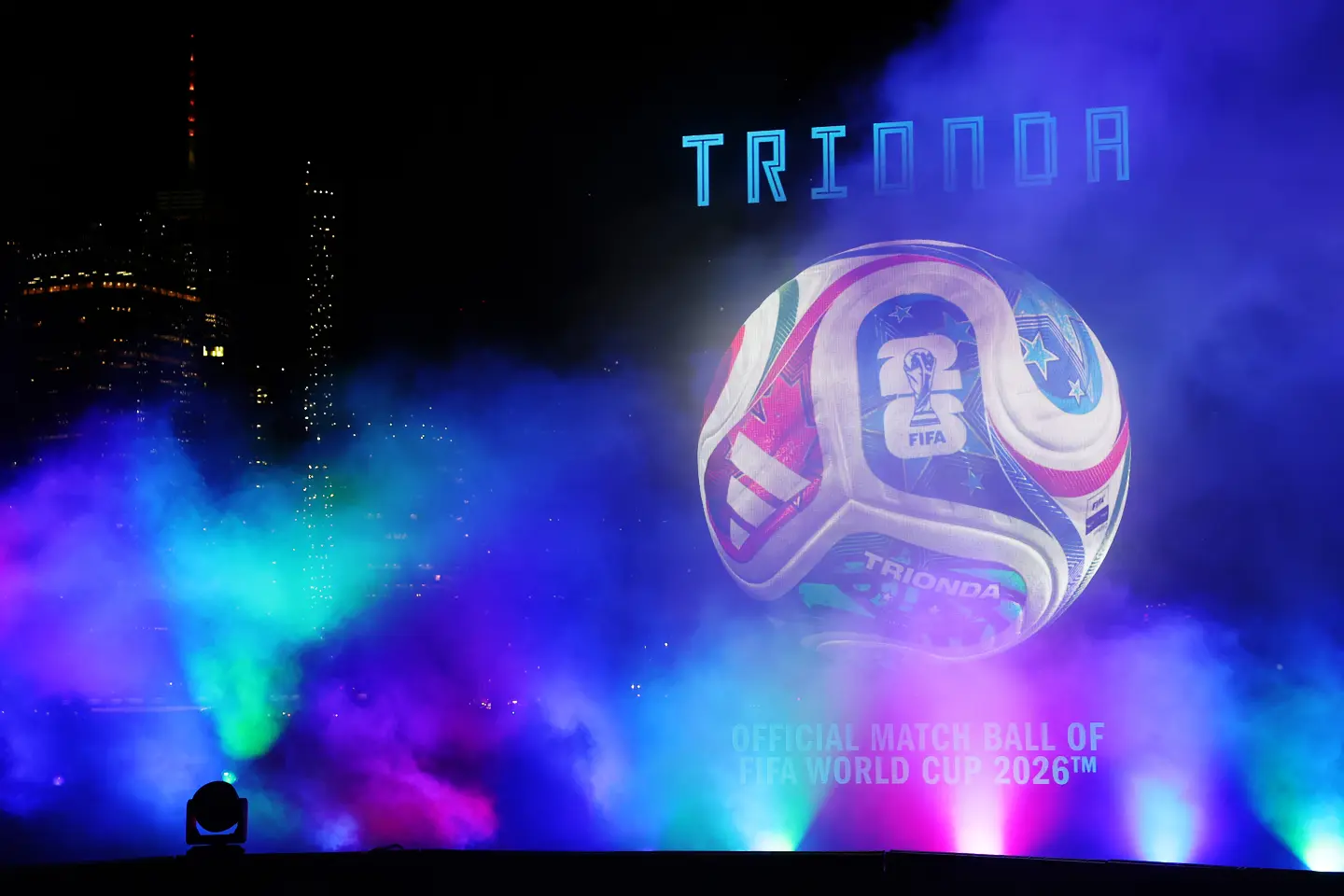 ФИФА представи официалната топка за Световното първенство през 2026 г. / Getty Images