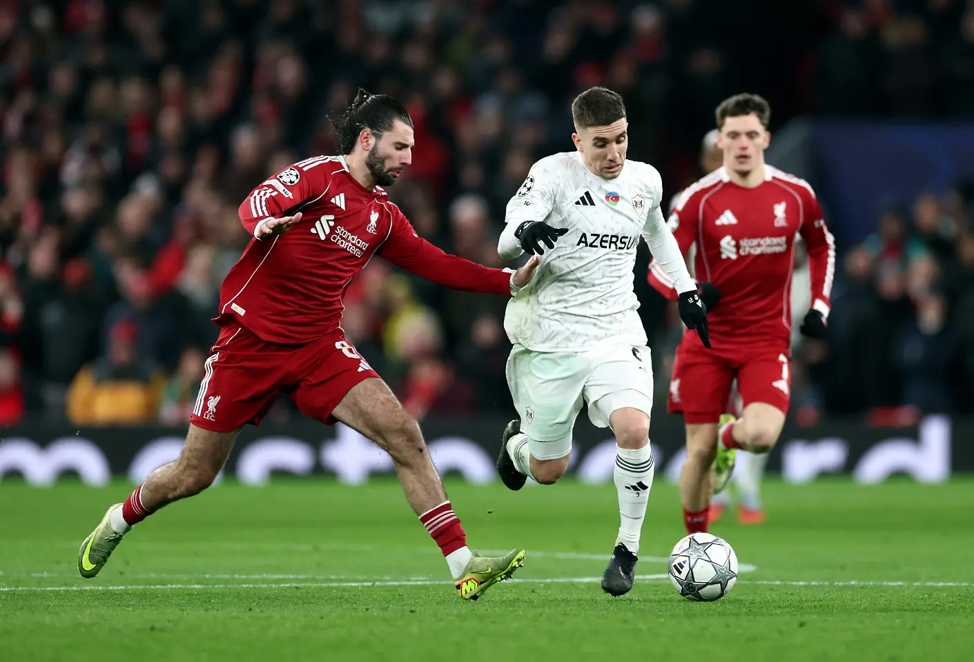 Доминик Собослай срещу Йони Монтиел / Getty Images