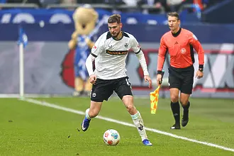 Атанас Чернев остана само 25 минути на терена при победа на Кайзерслаутерн