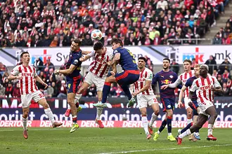 Баумгартнер смълча Кьолн с два гола, ВАР отмени дузпа за 