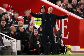  Арне Слот изригна след загубата от Сити: Съдиите трябва да си вършат работата!