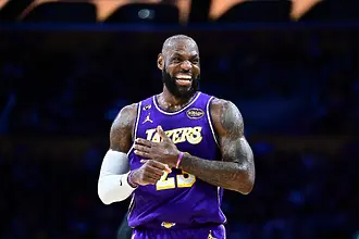 Леброн Джеймс отново записа името си в историята, ЛА Лейкърс удари Далас