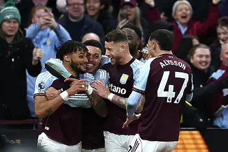 Късен гол върна Астън Вила в битката на върха