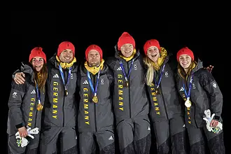 Германия продължава доминацията в смесената щафета с шейните