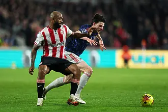 Арсенал сгреши при визитата си на Брентфорд, завършвайки наравно ...