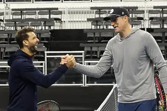 Григор Димитров тренира с Джон Иснър в Далас в очакване на турнира