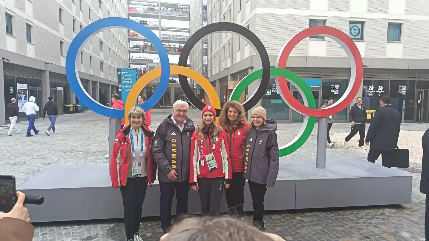 Президентът на България Илияна Йотова се срещна с Весела Лечева и Александра Фейгин в олимпийското село в Милано