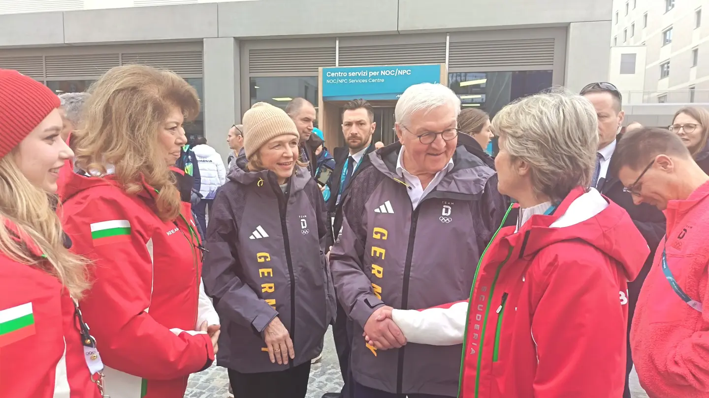 Президентът на България Илияна Йотова се срещна с Весела Лечева и Александра Фейгин в олимпийското село в Милано