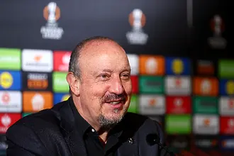 Рафа Бенитес пред уволнение в Панатинайкос, спрягат бивш играч на Ливърпул за негов заместник