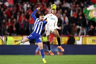 Истинска война на ''Писхуан'' - Севиля удържа Алавес с 10 души в мач с 11 минути добавено време, в което настана екшън (ВИДЕО)