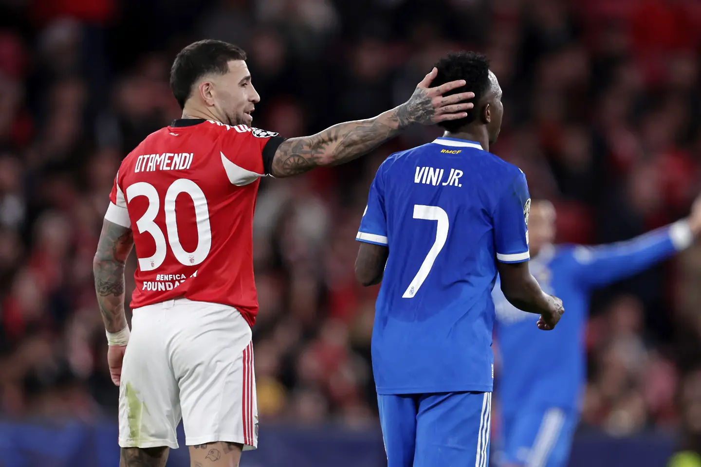 Николас Отаменди и Винисиус Жуниор / Getty Images