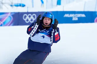 Американският сноубордист Джейк Кентър спечели бронзов медал на Зимните олимпийски игри в Милано-Кортина – по-малко от 10 години след като инцидент го оставя в кома, с фрактура на черепа на четири места и едва 20% шанс да оцелее.