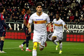 Лече изплува от опасната зона с успех над Каляри