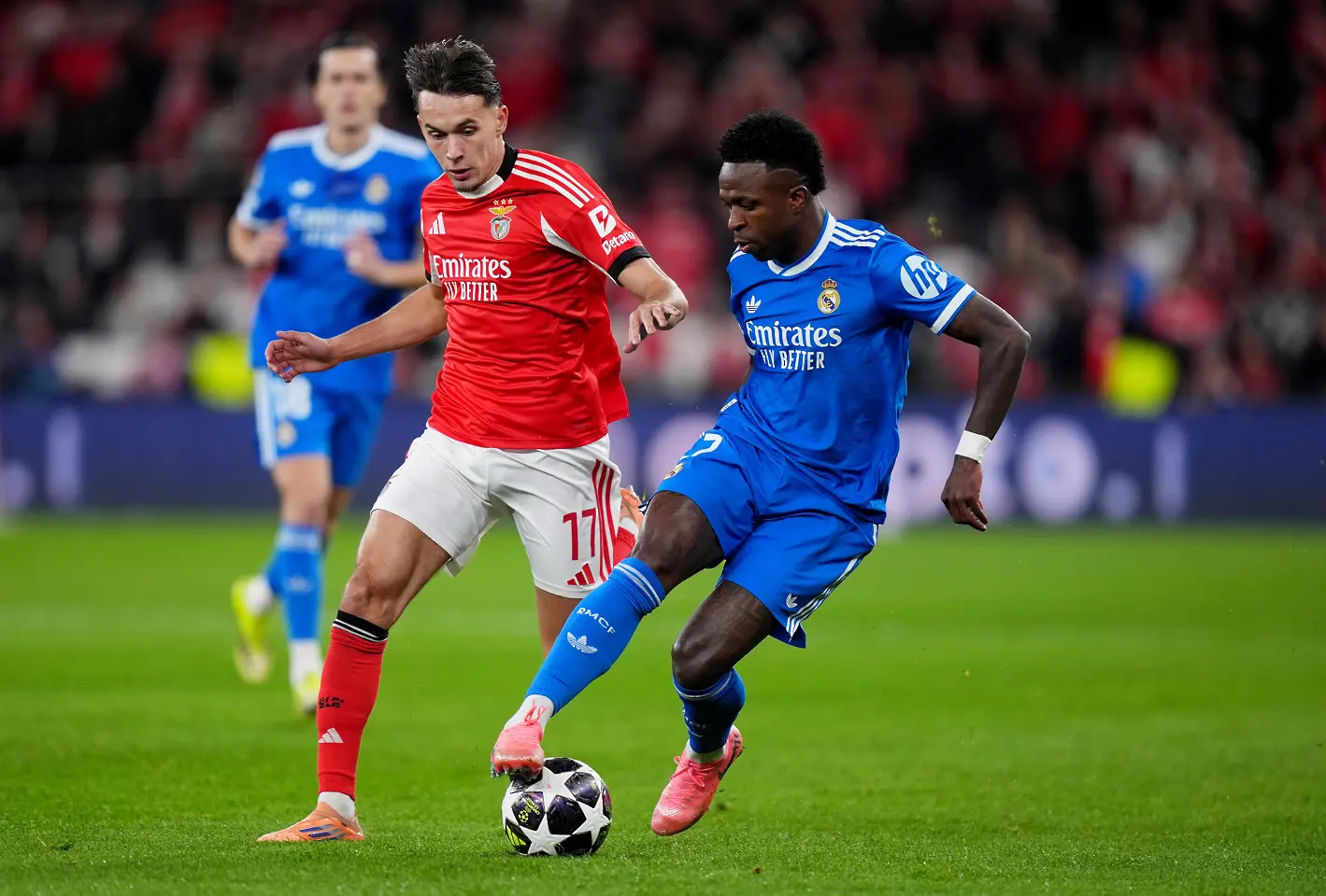 Реал Мадрид взе реванш срещу Бенфика, Винисиус в центъра на расистки скандал