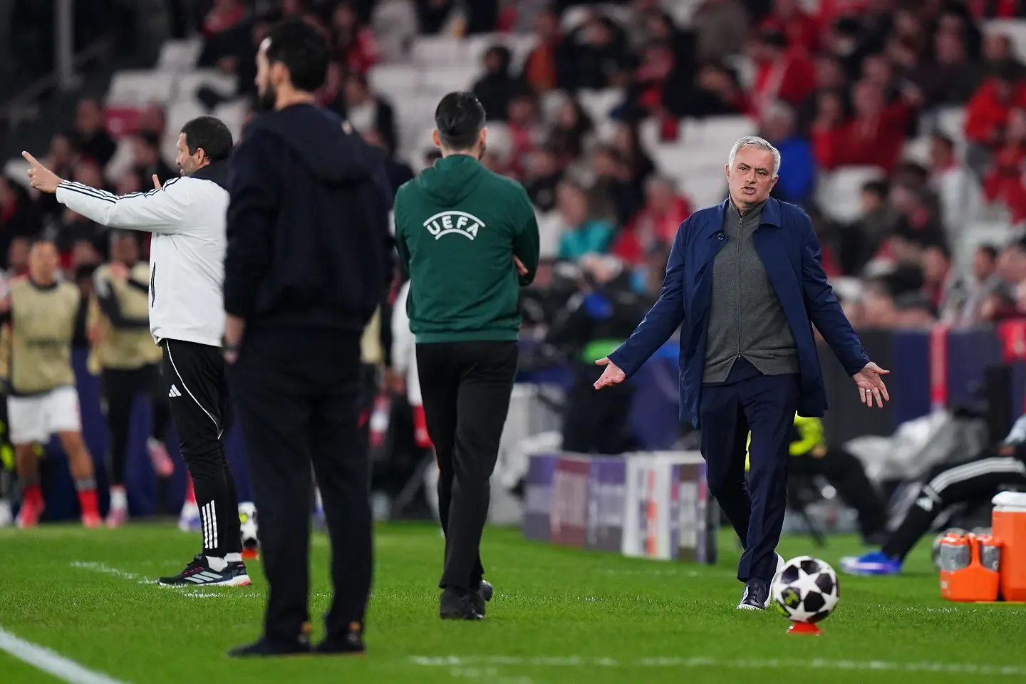 Реал Мадрид взе реванш срещу Бенфика, Винисиус в центъра на расистки скандал