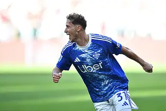 Комо диша във врата на Ювентус след успех в Торино