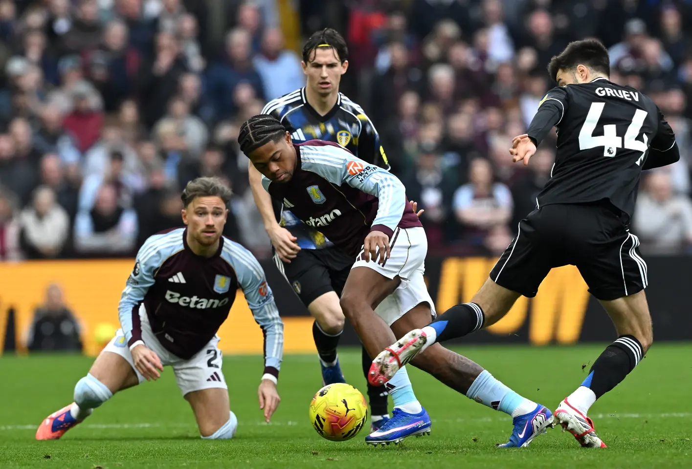 Илия Груев и Леон Бейли / Getty Images