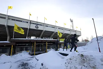 В Будьо изринаха 80 тона сняг преди мача срещу Интер, а теренът се повреди (ВИДЕО)