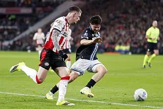 Християн Петров титуляр за Хееренвеен при загуба от ПСВ Айндховен