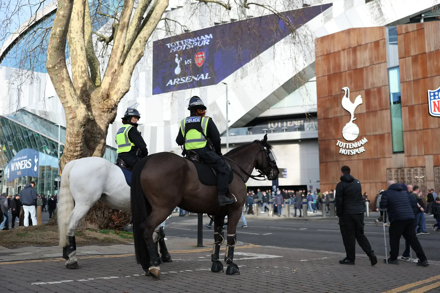 Конна полиция пред Тотнъм Хотспър Стейдиъм / Getty Images