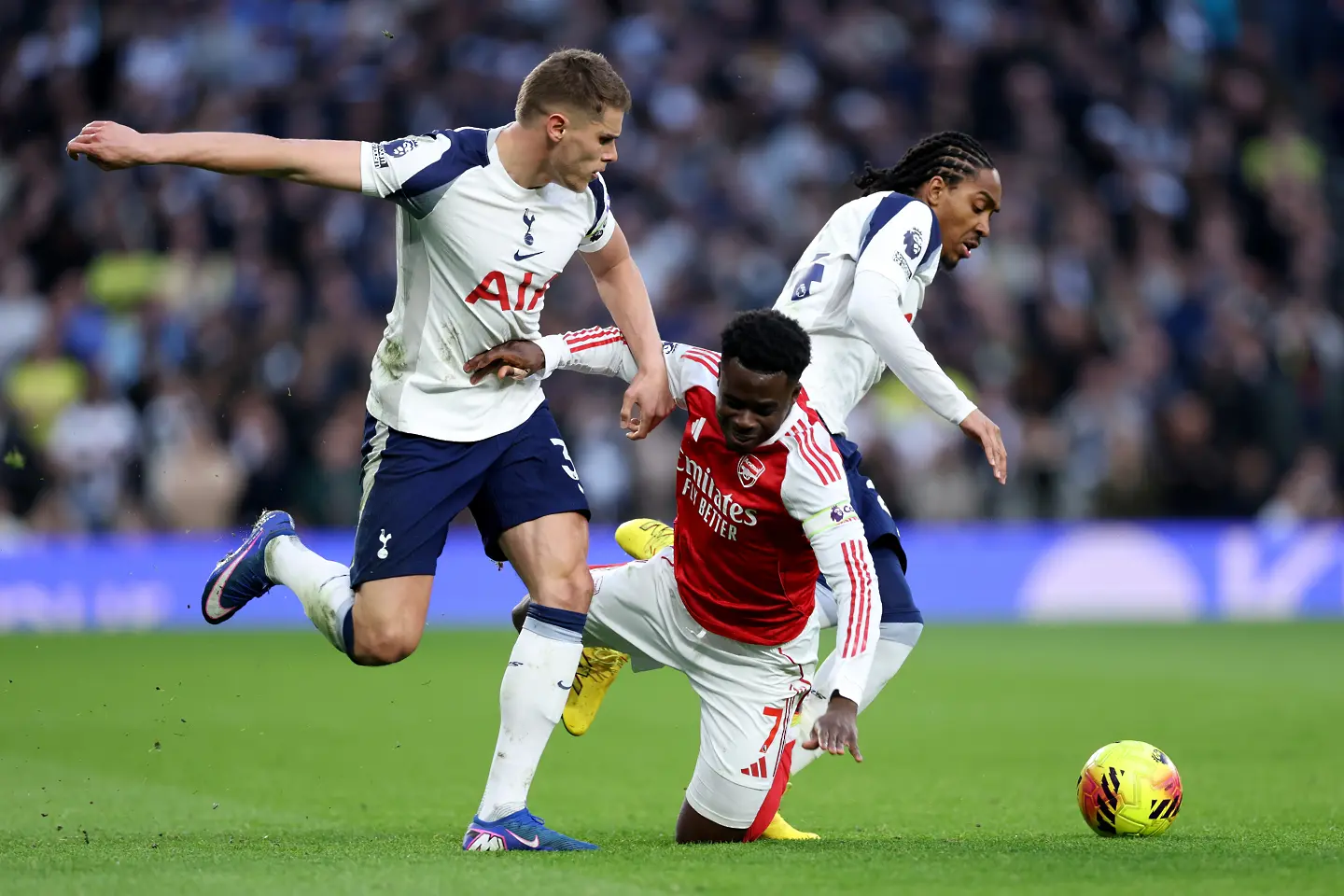 Мики ван де Вен, Букайо Сака, Тотнъм - Арсенал / Getty Images