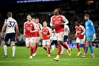 Арсенал с внезапна реакция - Езе поряза любимата жертва Тотнъм, Гьокереш я довърши