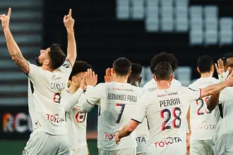 Жиру спечели битката на нападателите с Коялипу, Лил прекъсна лошата серия