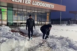 Лудогорец със снежна тренировка преди Ференцварош (ВИДЕО)