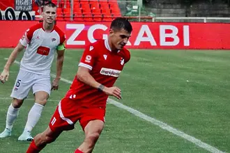  В безпрецедентен ход, докато губеше катастрофално с 0:4 от Борац, босненският клуб Слога Добой официално обяви името на новия си старши треньор – Недим Юсуфбегович. Новината беше съобщена на страниците на клуба в социалните мрежи преди последния съдийски сигнал на мача.