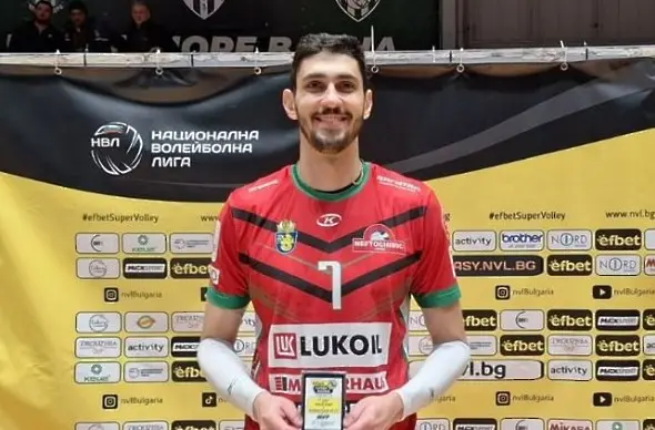 Нефтохимик 2010 сгази Черно море за час, Славия сътвори впечатляващ обрат