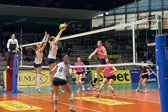 След ЦСКА - и Левски преклони глава пред ЦПВК