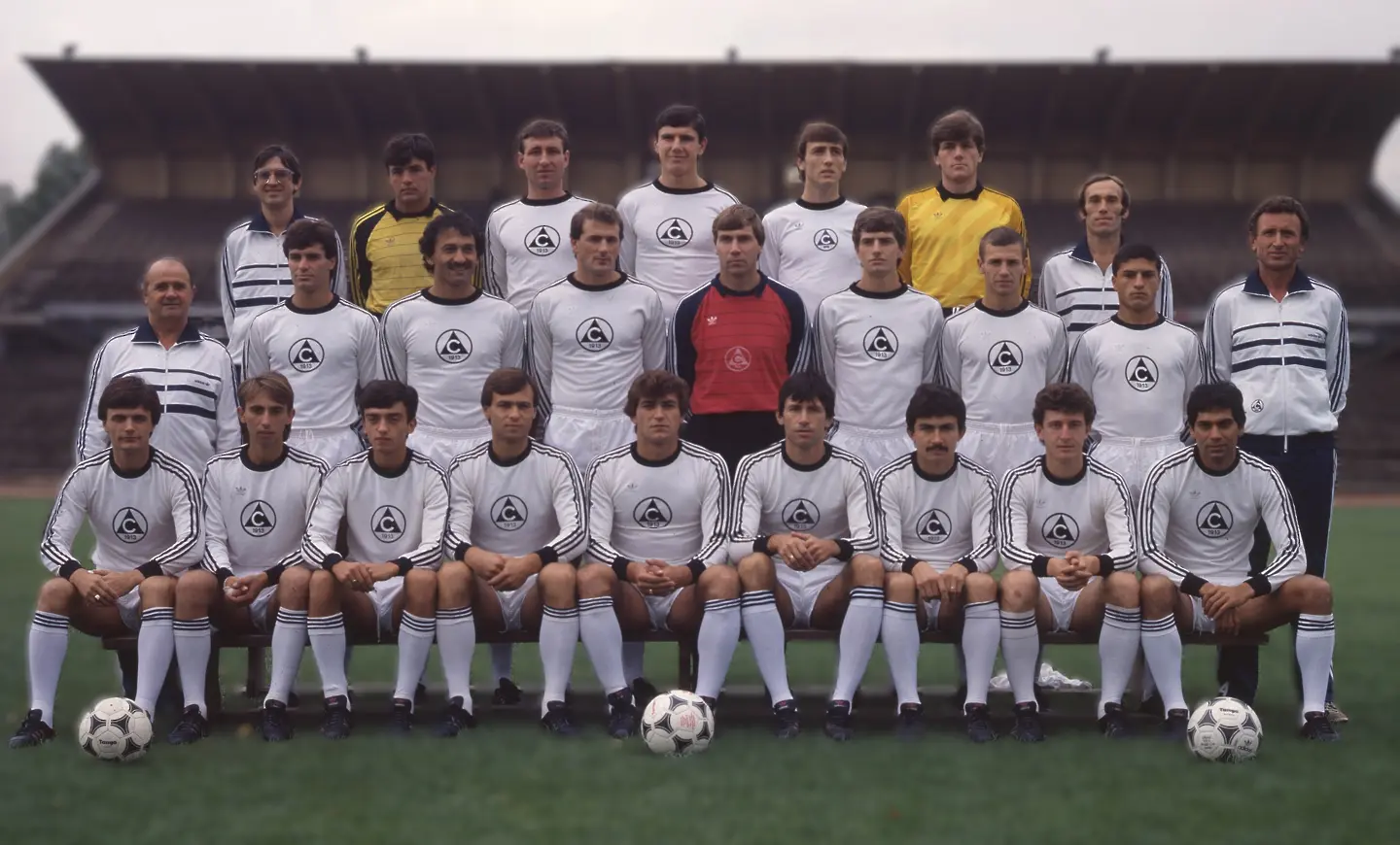 Отборна снимка на Славия за сезон 1985/86 г. / facebook.com/SlaviaSofia