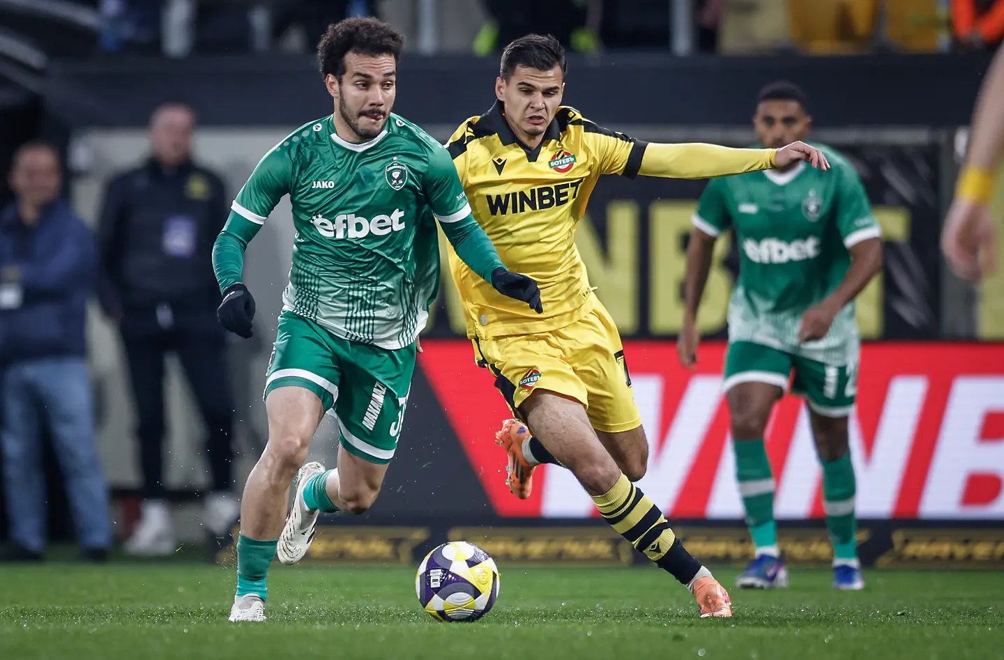 Никола Илиев срещу Педро Нареси/startphoto.bg