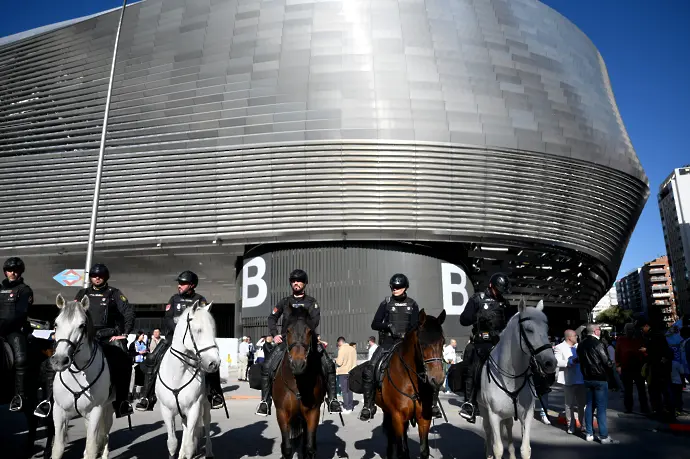 Фен на Бенфика е ранен от полицията преди мача с Реал