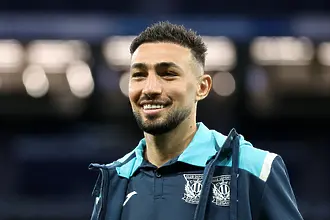 Бивш футболист на Барселона избяга от Иран след 16-часова одисея 