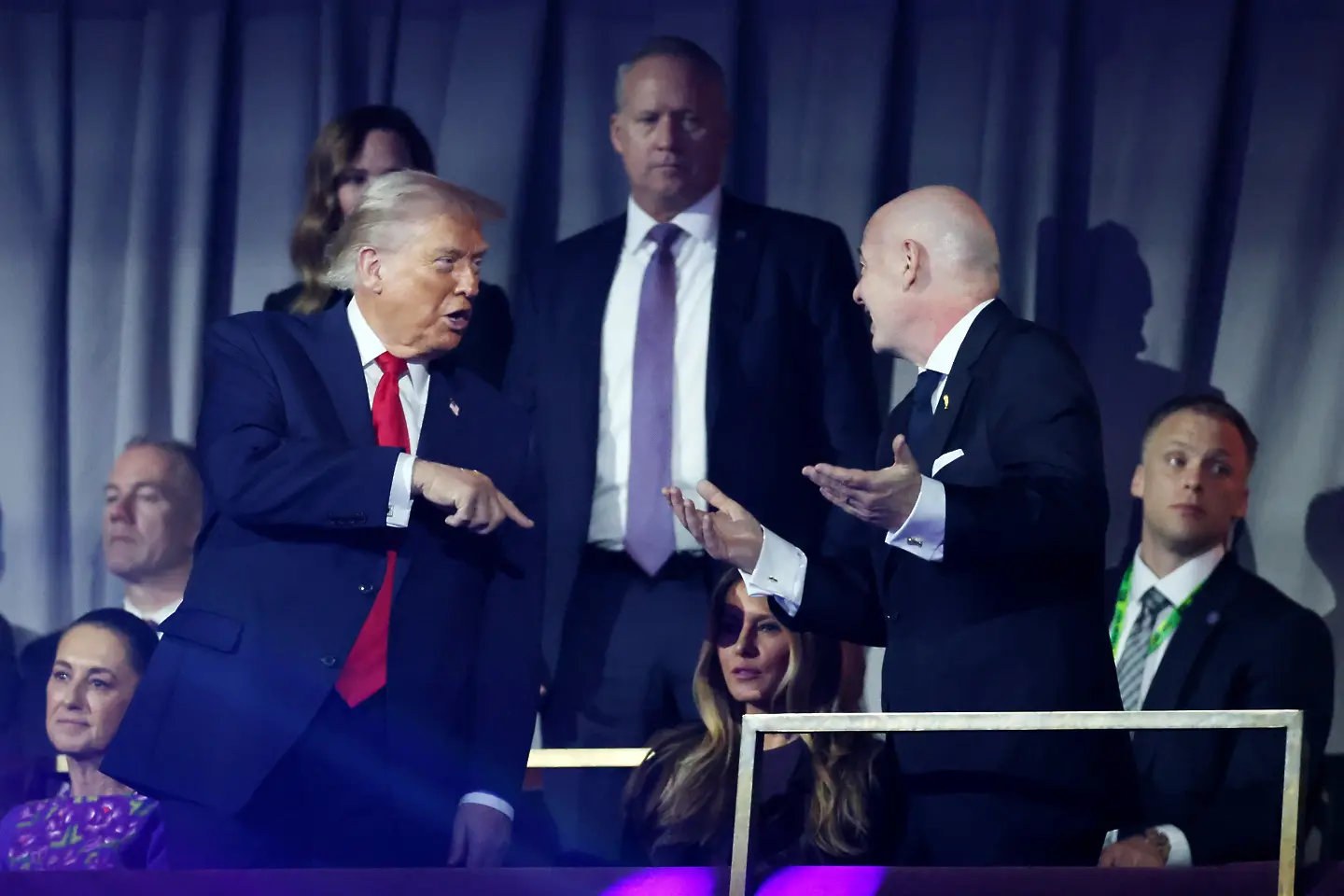 ФИФА е изправена пред най-големия скандал преди Световното първенство