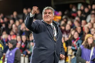 Предизборно - Лапорта стана чистач на стадиона на Барселона (ВИДЕО)