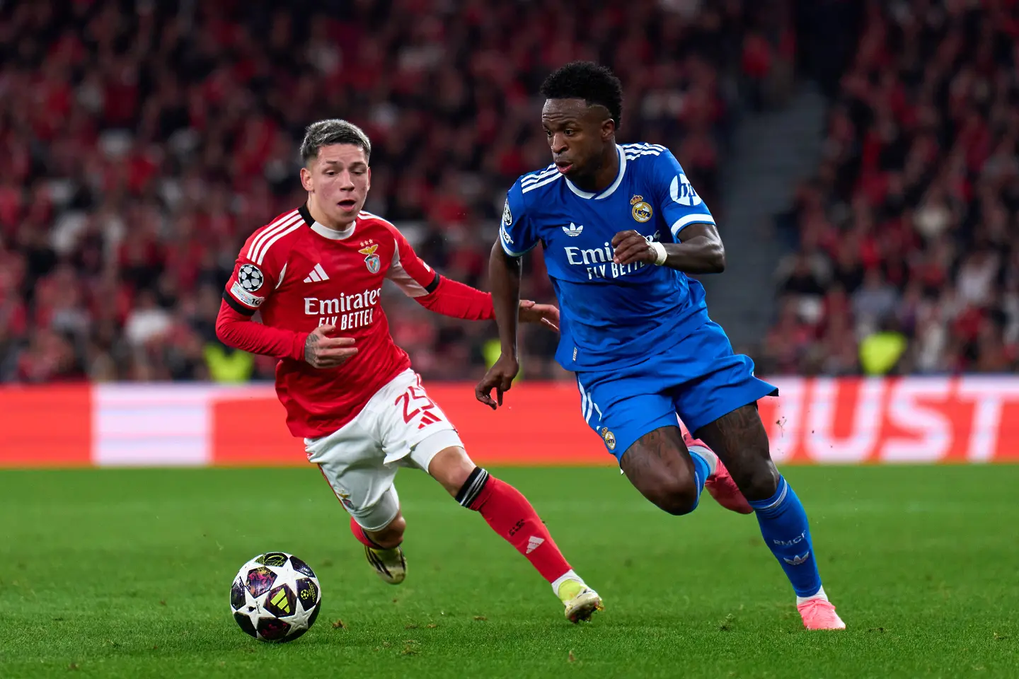 Каква е защитата на играча на Бенфика в расисткия скандал с Винисиус?