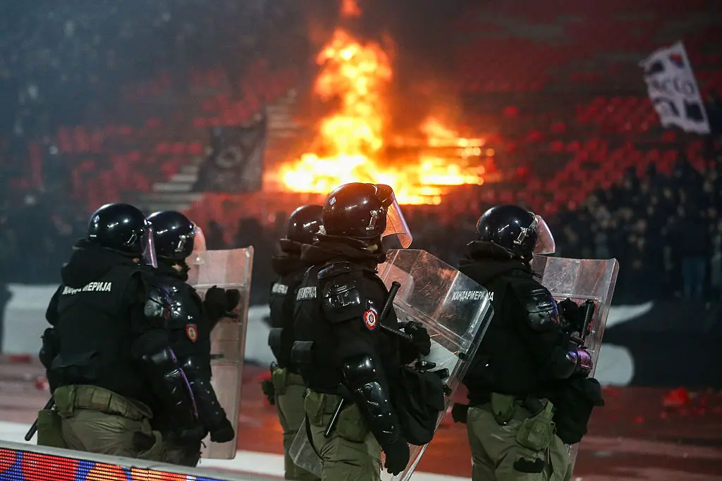 Полицията пред запаления сектор на феновете на Партизан на стадиона на Цървена звезда / Getty Images 