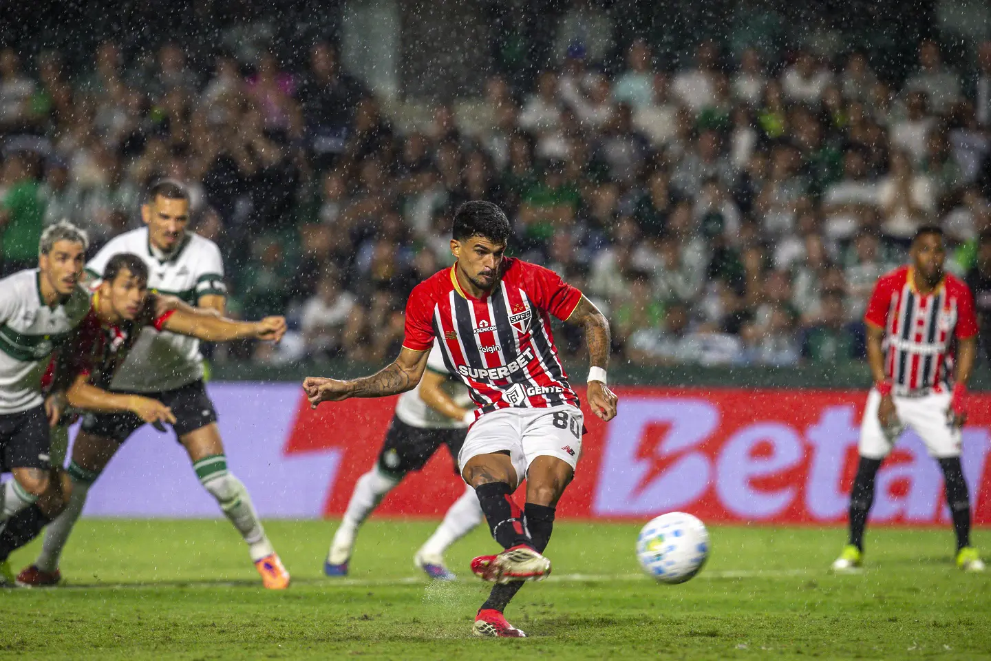 Каули Оливейра, Коритиба - Сао Пауло / Getty Images