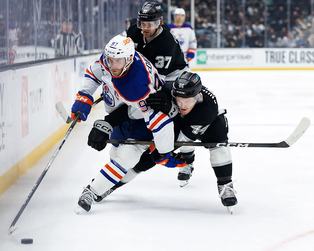 Конър Макдейвид срещу Лос Анджелис Кингс / Getty Images 