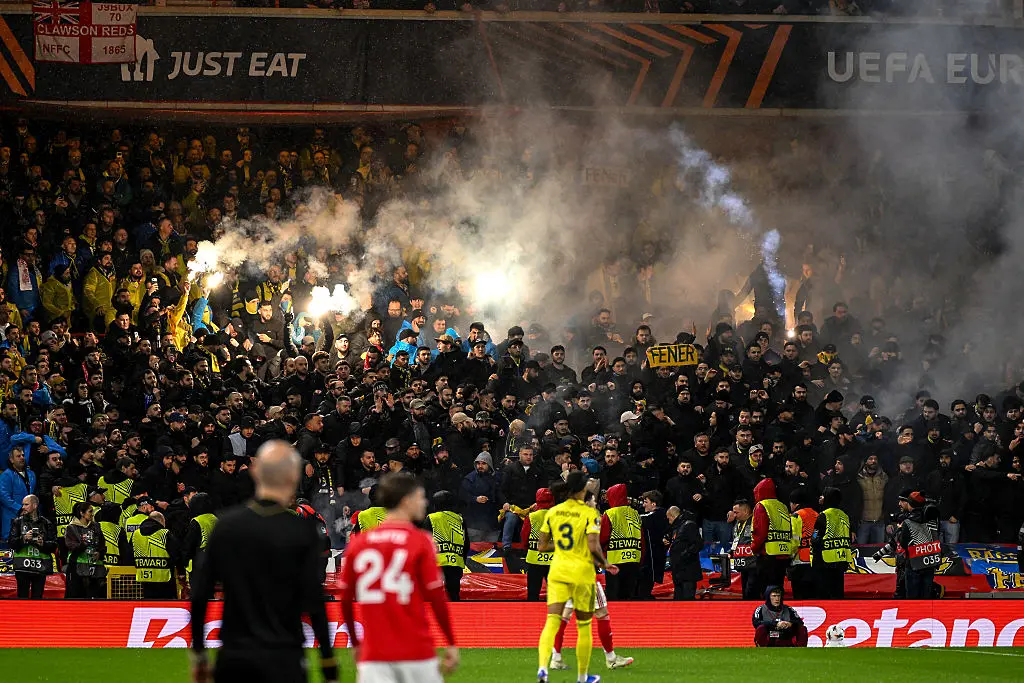 Фенове на Фенербахче на стадиона на Нотингам Форест / Getty Images 