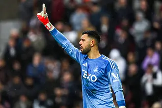 Митов се завърна под рамката с добър мач, но Абърдийн падна от лидера