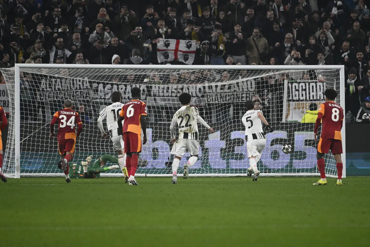 10 от Ювентус живяха с мечтата за паметен обрат, но Галатасарай възкръсна в продълженията