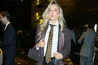 Най-сексапилната атлетка в света зашемети с тоалет на Седмицата на модата в Милано